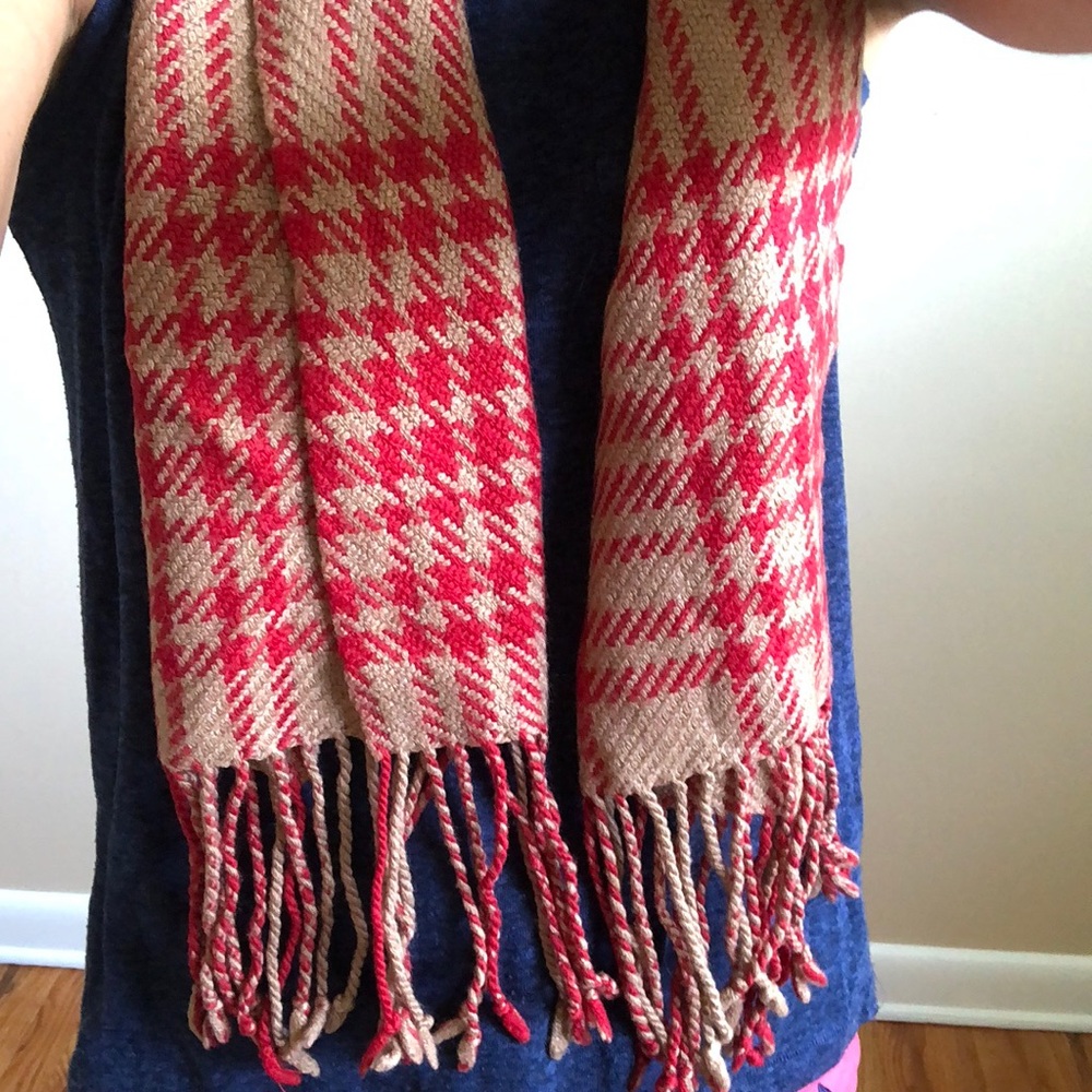 Sold.  Banana Republic Scarf 🧣 One Size - Picture 5 of 5